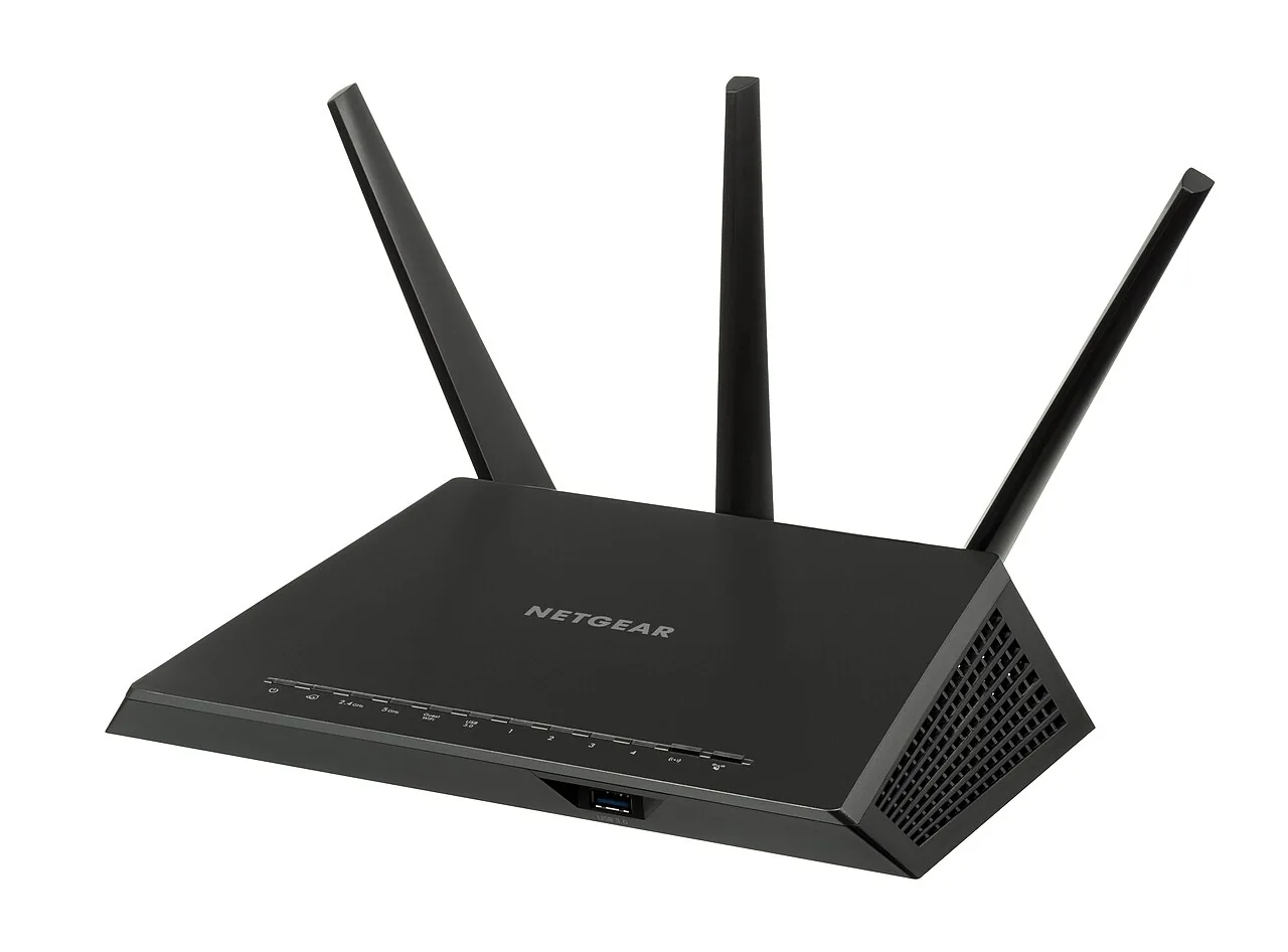 Routeur Netgear Nighthawk AC1900 avec trois antennes