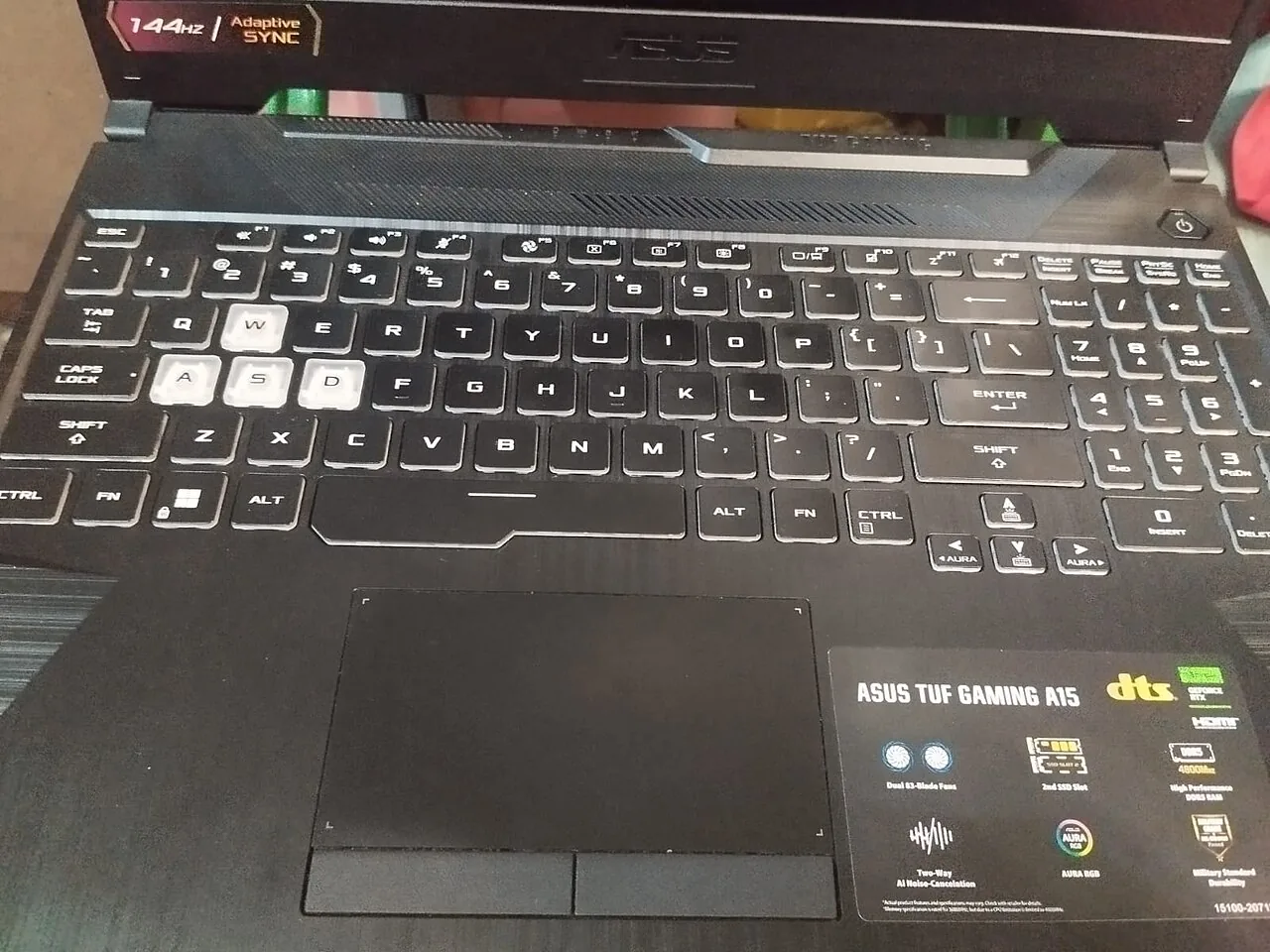 Clavier et pavé tactile d’un ordinateur portable Asus